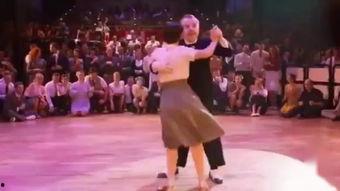 成人单人升降舞蹈视频