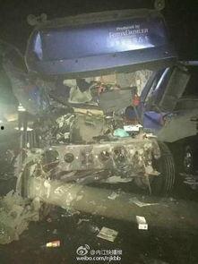 成人连环车祸图片高清视频,惊心动魄的成人悲剧瞬间