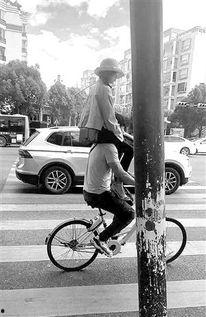 成人坐共享单车视频,成人骑行视频解析