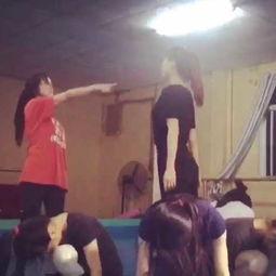 轻快简单成人舞蹈视频,轻快简单成人舞蹈视频赏析